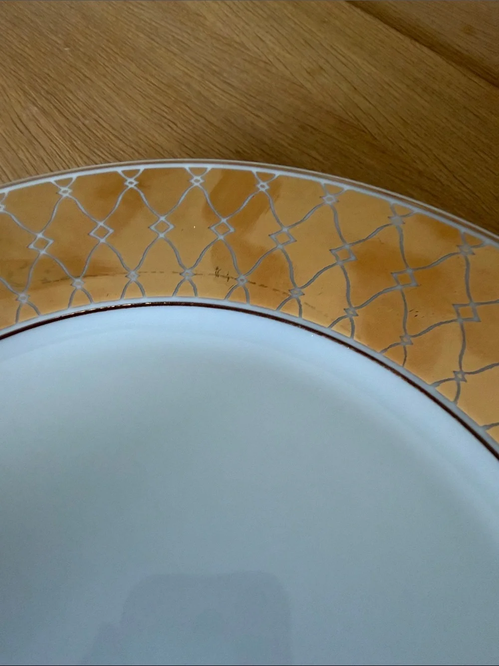 Set of 4 Elegant White and Gold Decorative Dinner Plates from Williams Sonoma